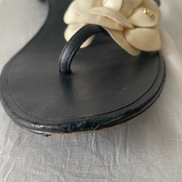 CHANEL White Camelia Flip Flops Sandals Leather - Picture 9 of 11